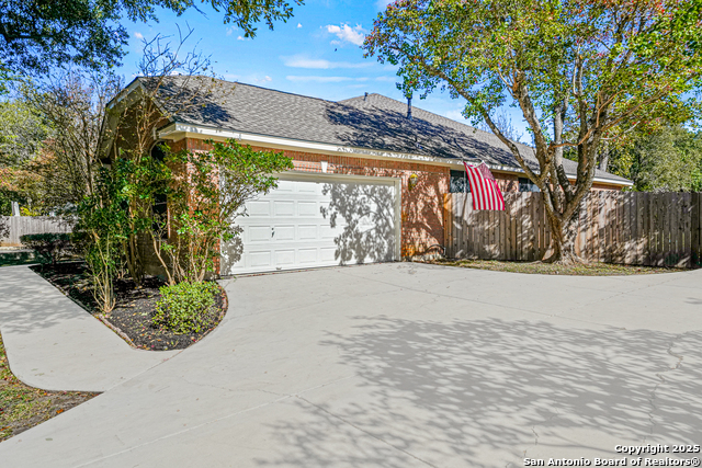 Image 4 of 31 For 8615 Traciney Blvd