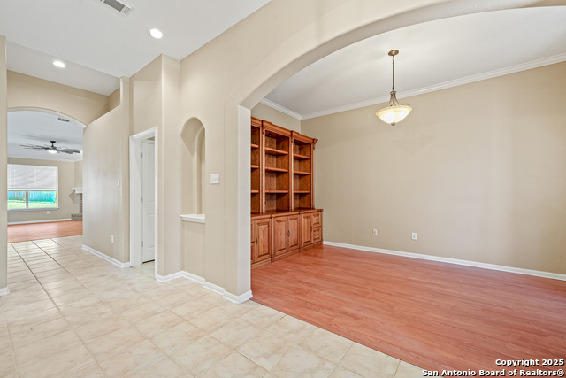 Image 6 of 31 For 8615 Traciney Blvd