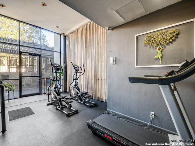 Image 14 of 20 For 7701 Wurzbach Rd 806