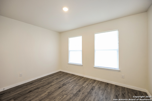 Image 15 of 21 For 574 Morningview