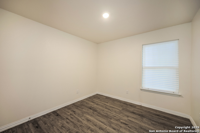 Image 16 of 21 For 574 Morningview