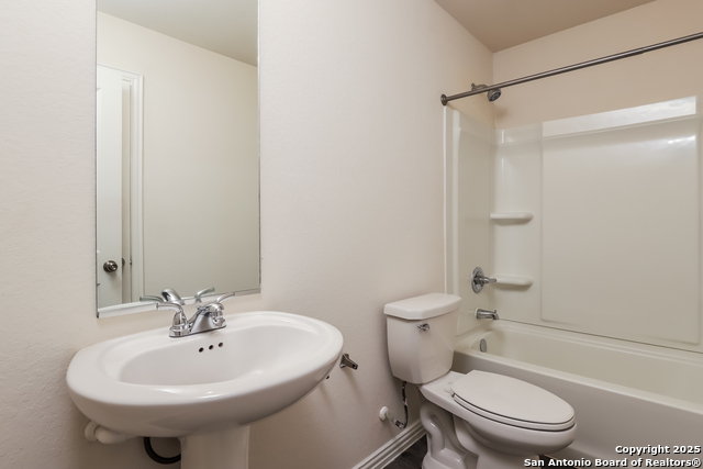 Image 18 of 21 For 1622 Saenz  