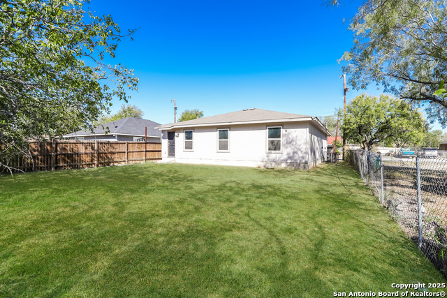 Image 19 of 21 For 1622 Saenz  