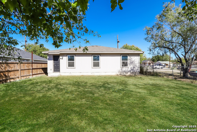 Image 20 of 21 For 1622 Saenz  