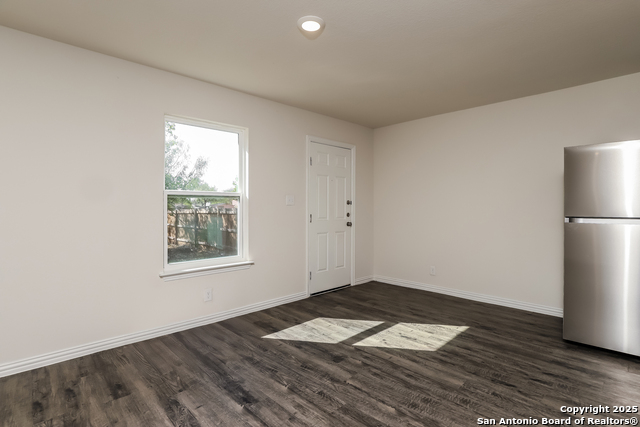 Image 3 of 21 For 1622 Saenz  