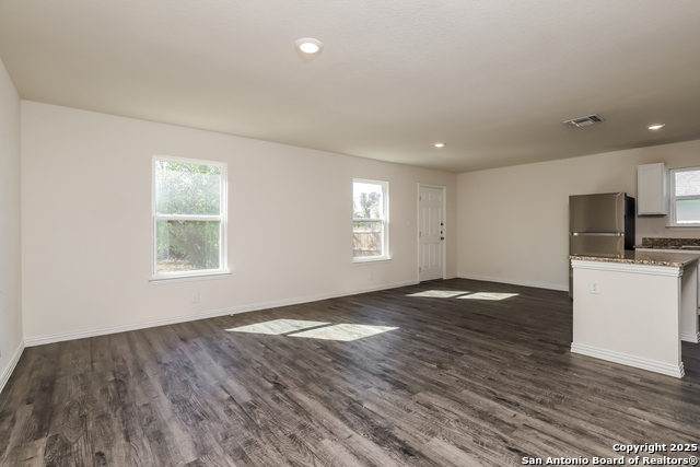 Image 4 of 21 For 1622 Saenz  