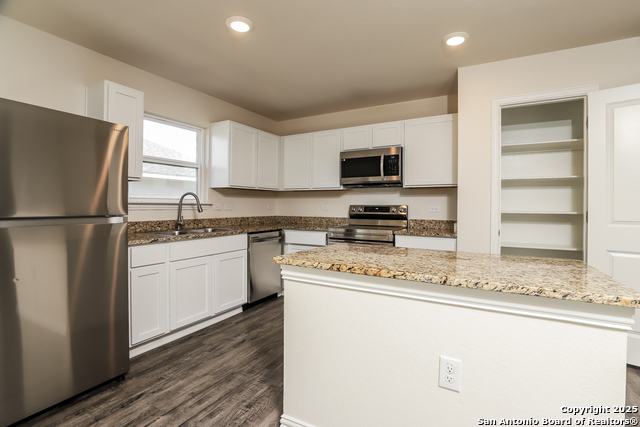 Image 8 of 21 For 1622 Saenz  