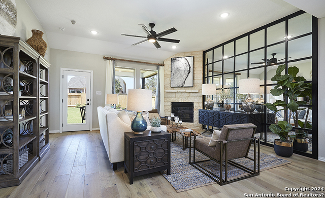 Image 4 of 30 For 832 Little Pebble