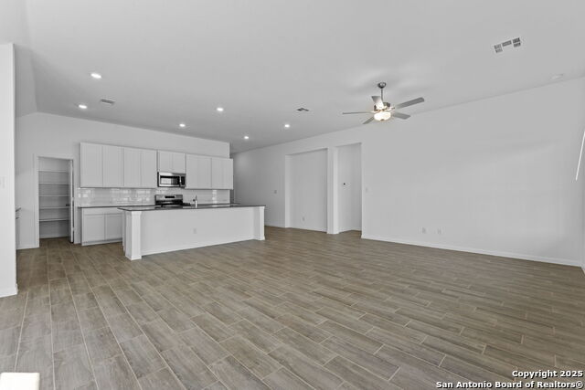 Image 21 of 28 For 4106 Hampshire Way