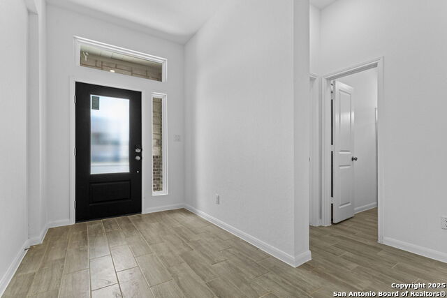 Image 3 of 28 For 4106 Hampshire Way