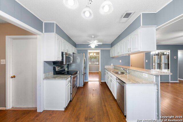 Image 12 of 37 For 7015 Forest Pine Street