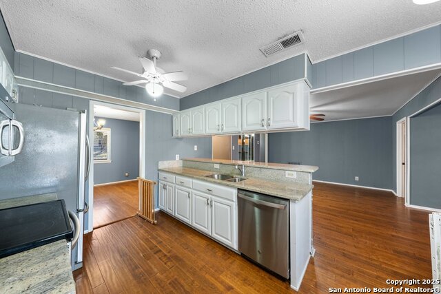 Image 13 of 37 For 7015 Forest Pine Street