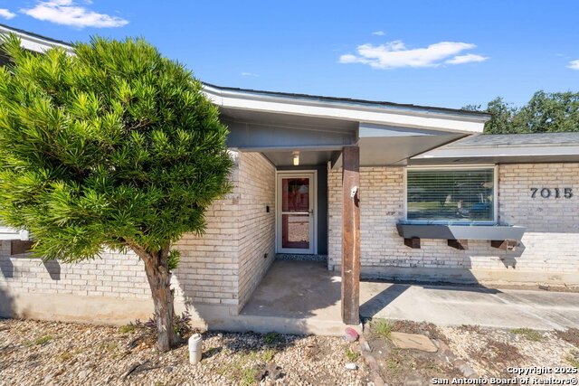 Image 2 of 37 For 7015 Forest Pine Street