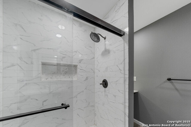 Image 21 of 37 For 7015 Forest Pine Street