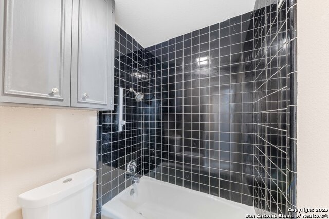 Image 24 of 37 For 7015 Forest Pine Street