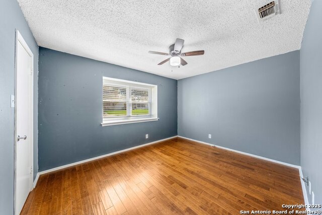 Image 25 of 37 For 7015 Forest Pine Street