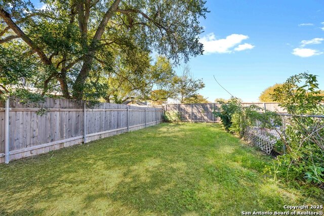 Image 33 of 37 For 7015 Forest Pine Street