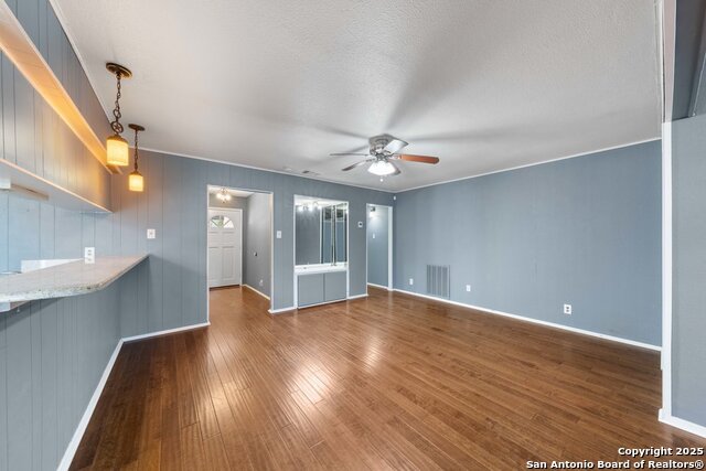 Image 7 of 37 For 7015 Forest Pine Street