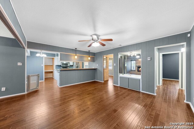 Image 8 of 37 For 7015 Forest Pine Street