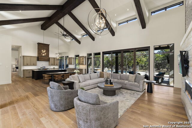 Listing photo id 10 for 116 Sendero Ridge