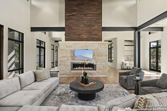 Listing photo id 11 for 116 Sendero Ridge