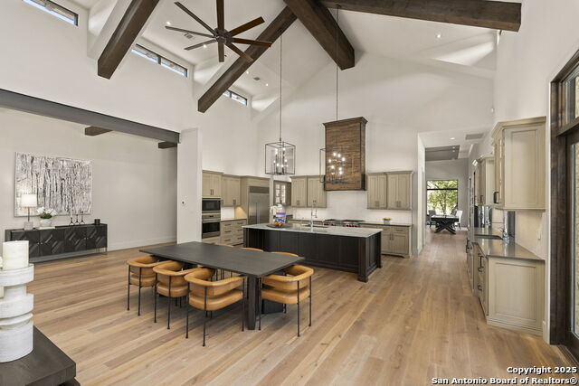 Listing photo id 12 for 116 Sendero Ridge