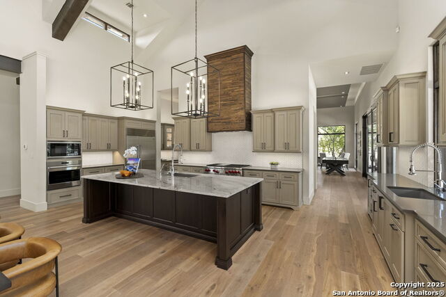 Listing photo id 13 for 116 Sendero Ridge