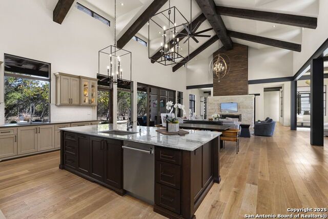 Listing photo id 15 for 116 Sendero Ridge