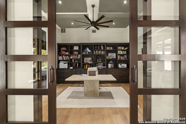 Listing photo id 25 for 116 Sendero Ridge