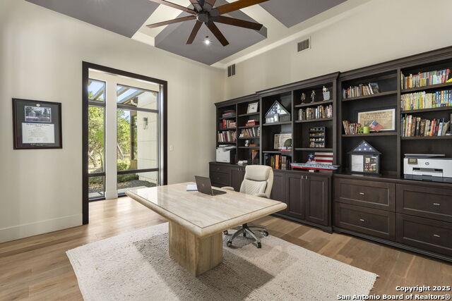 Listing photo id 26 for 116 Sendero Ridge