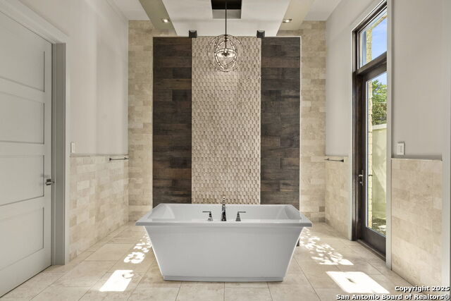 Listing photo id 31 for 116 Sendero Ridge