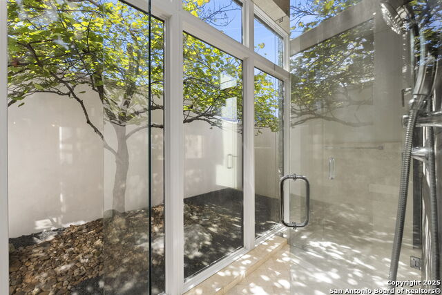 Listing photo id 33 for 116 Sendero Ridge