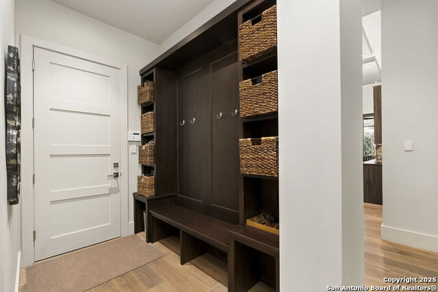 Listing photo id 41 for 116 Sendero Ridge