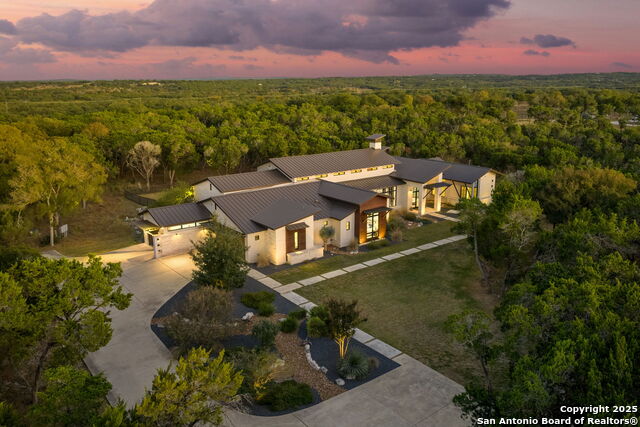 Listing photo id 4 for 116 Sendero Ridge