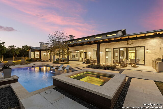 Listing photo id 5 for 116 Sendero Ridge