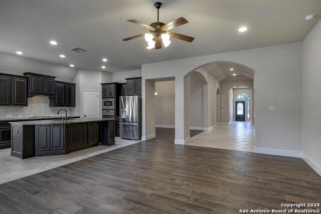 Image 18 of 36 For 13930 Evelina