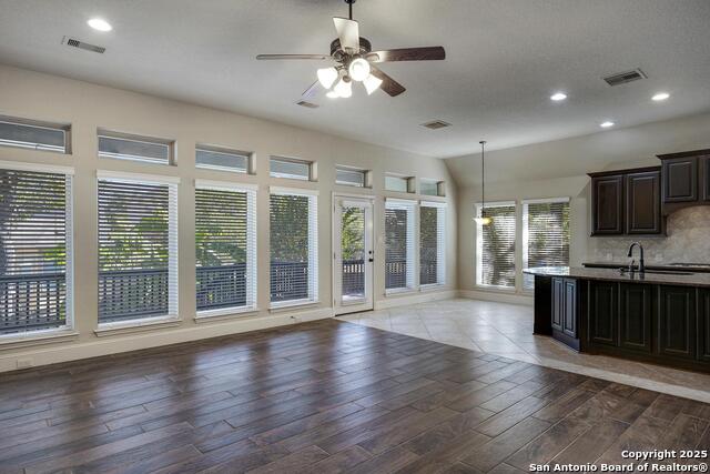 Image 19 of 36 For 13930 Evelina