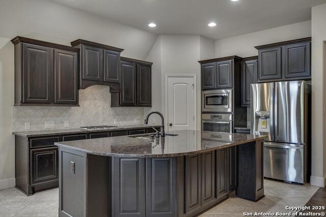 Image 21 of 36 For 13930 Evelina