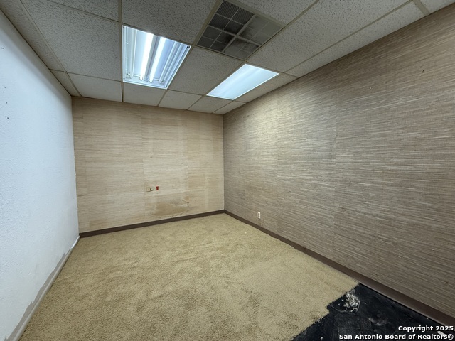 Listing photo id 8 for 2426 Freedom