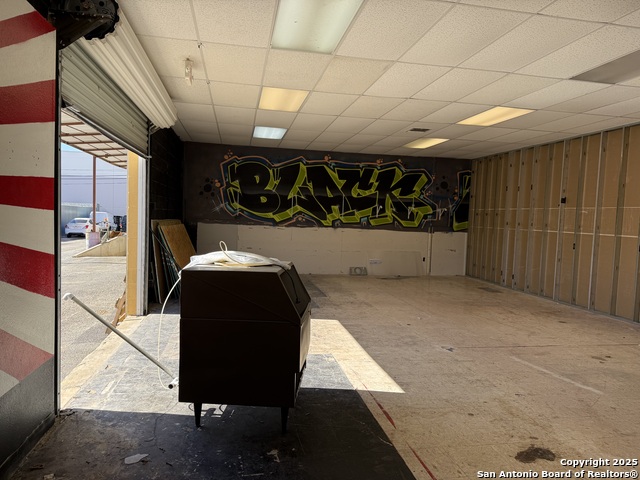 Listing photo id 13 for 2426 Freedom