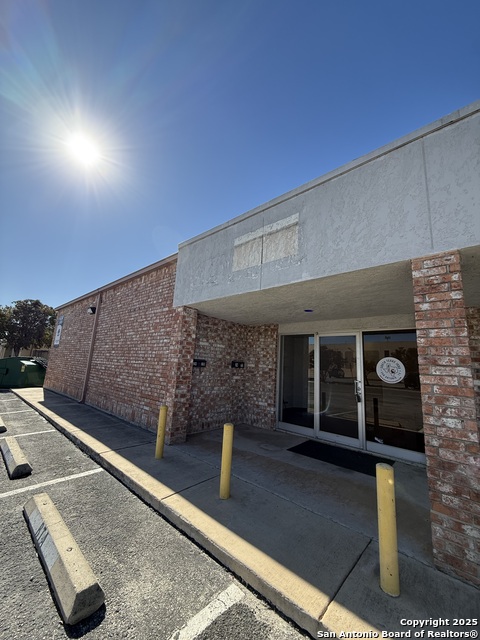 Listing photo id 0 for 2426 Freedom