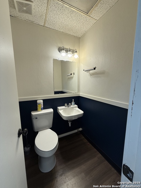 Listing photo id 6 for 2426 Freedom