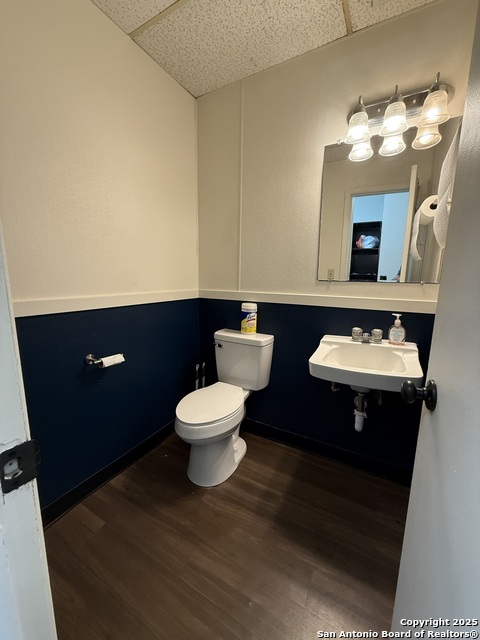 Listing photo id 7 for 2426 Freedom