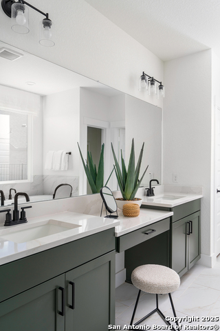 Image 22 of 34 For 523 Athabaska Trail