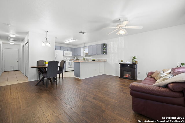 Image 7 of 24 For 121 Plant Ave S Apt 102