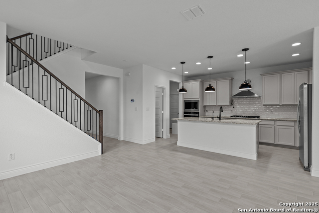 Image 18 of 39 For 4843 Whaler  