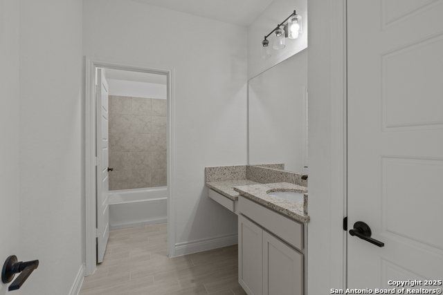 Image 26 of 39 For 4843 Whaler  