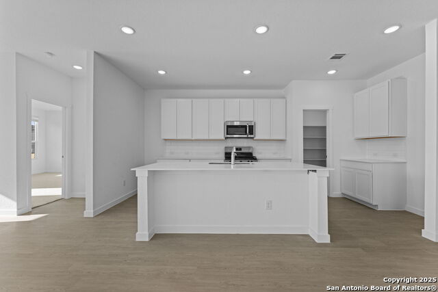 Image 18 of 28 For 740 Horsetail Ln