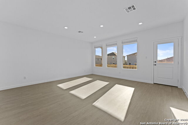 Image 21 of 28 For 740 Horsetail Ln