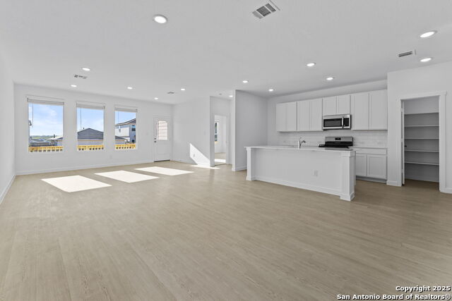 Image 22 of 28 For 740 Horsetail Ln